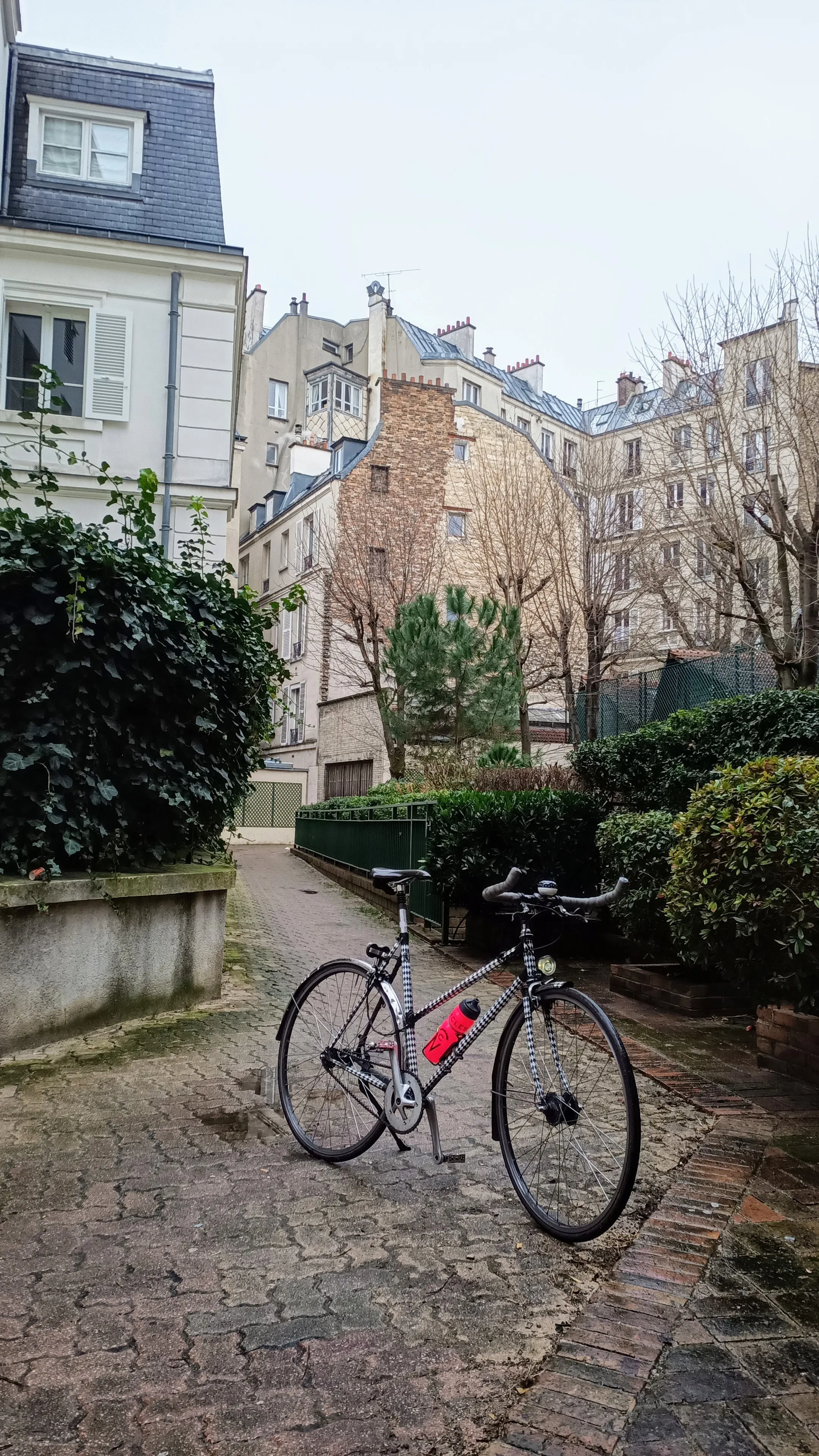 https://paris-biketag.ams3.cdn.digitaloceanspaces.com/main/paris-tag-114--mystery.webp