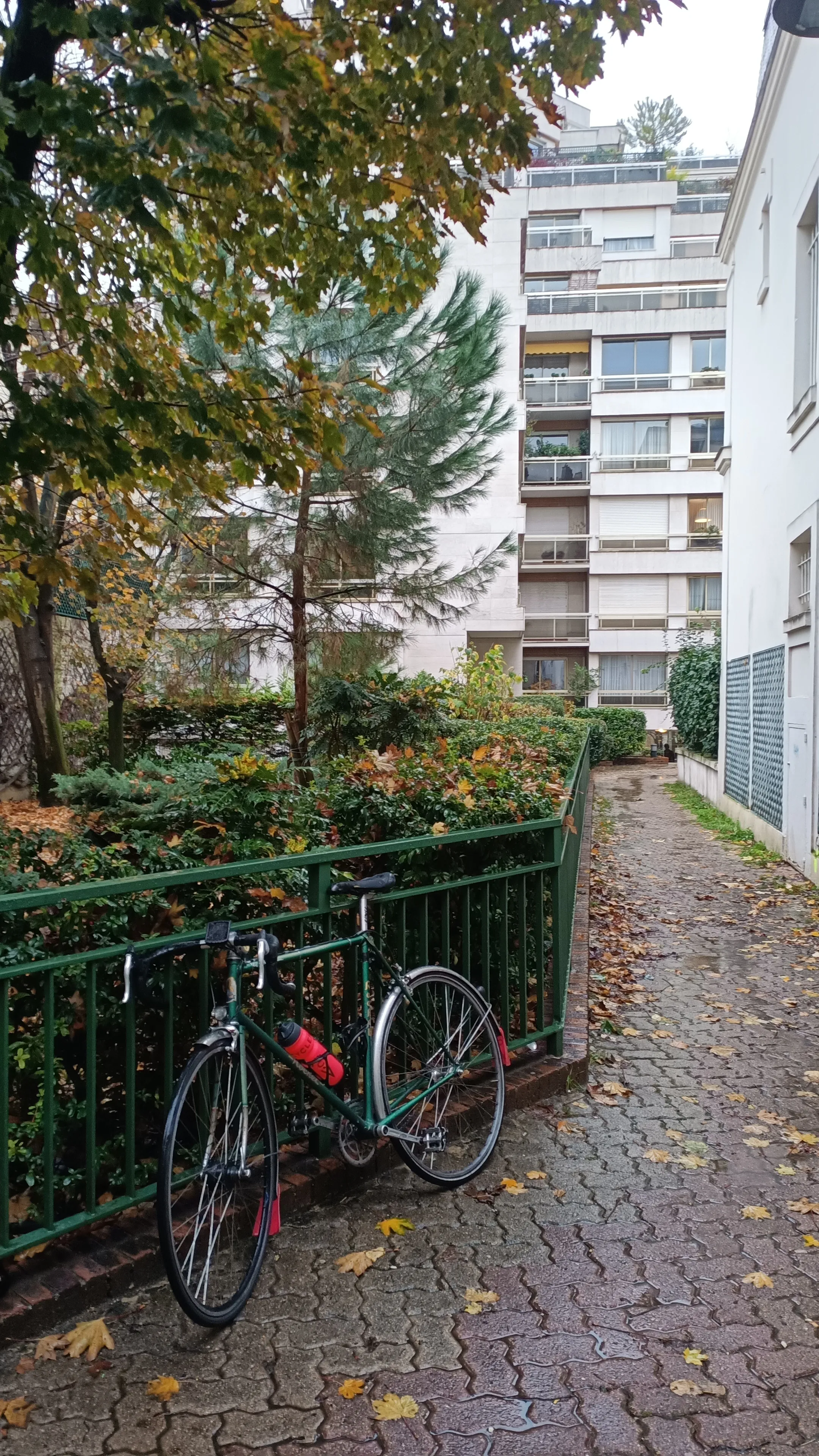 https://paris-biketag.ams3.cdn.digitaloceanspaces.com/main/paris-tag-115--mystery.webp